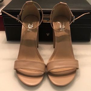 Gorgeous nude heels!! Only worn once!